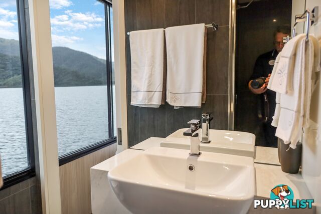 La Dolce Vita Houseboat Holiday Home @ Lake Eildon