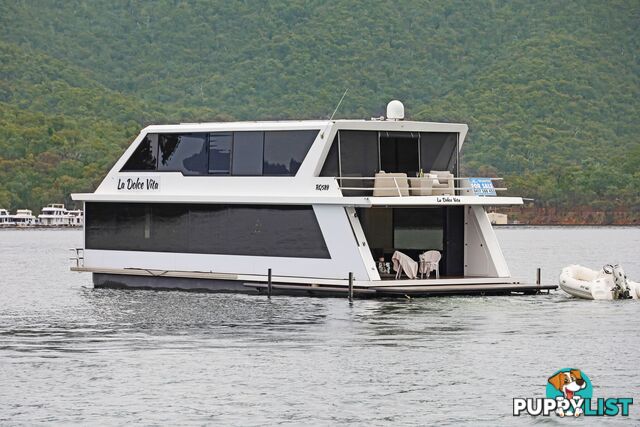 La Dolce Vita Houseboat Holiday Home @ Lake Eildon