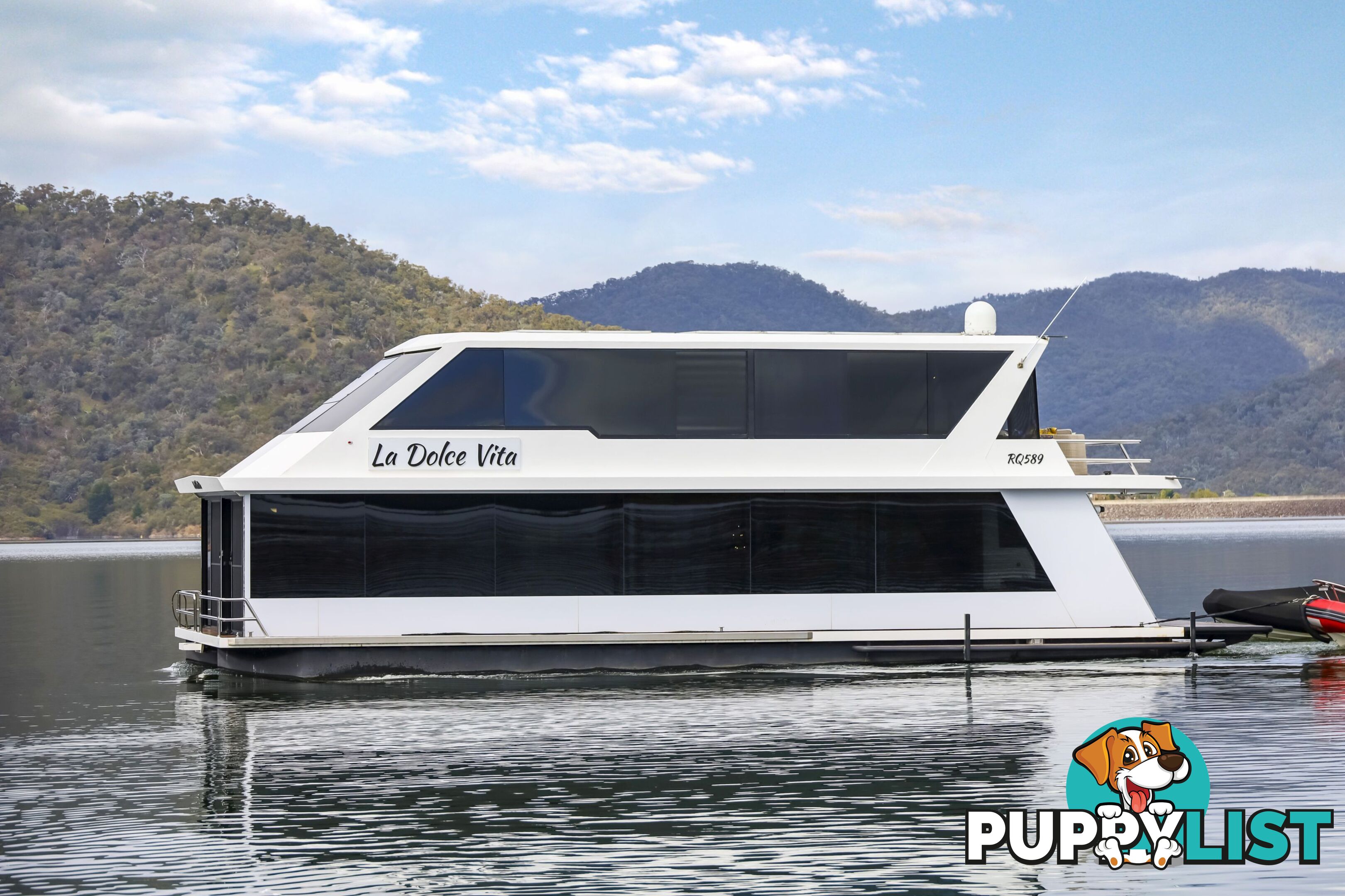 La Dolce Vita Houseboat Holiday Home @ Lake Eildon