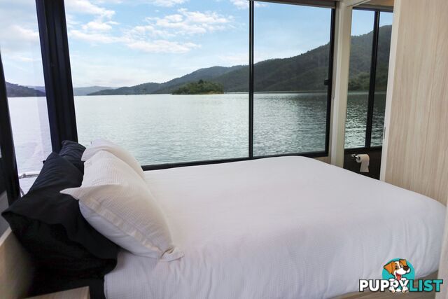 La Dolce Vita Houseboat Holiday Home @ Lake Eildon