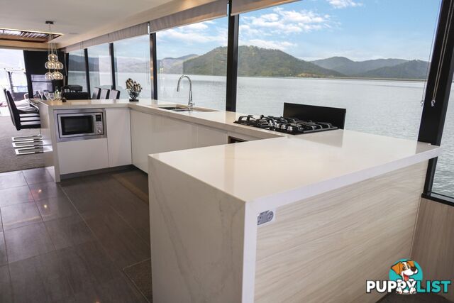 La Dolce Vita Houseboat Holiday Home @ Lake Eildon