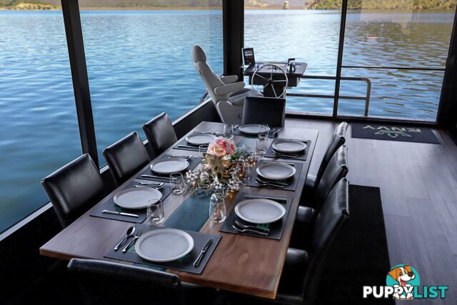 ENVY Houseboat Holiday Home on Lake Eildon