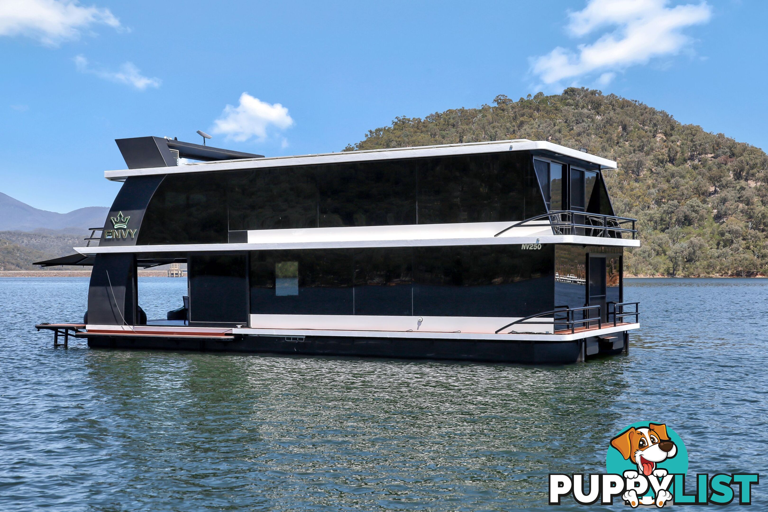 ENVY Houseboat Holiday Home on Lake Eildon