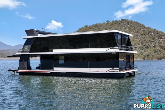 ENVY Houseboat Holiday Home on Lake Eildon