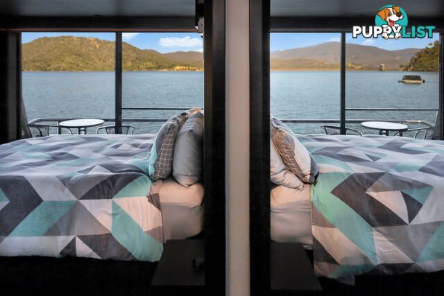 ENVY Houseboat Holiday Home on Lake Eildon