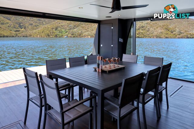 ENVY Houseboat Holiday Home on Lake Eildon