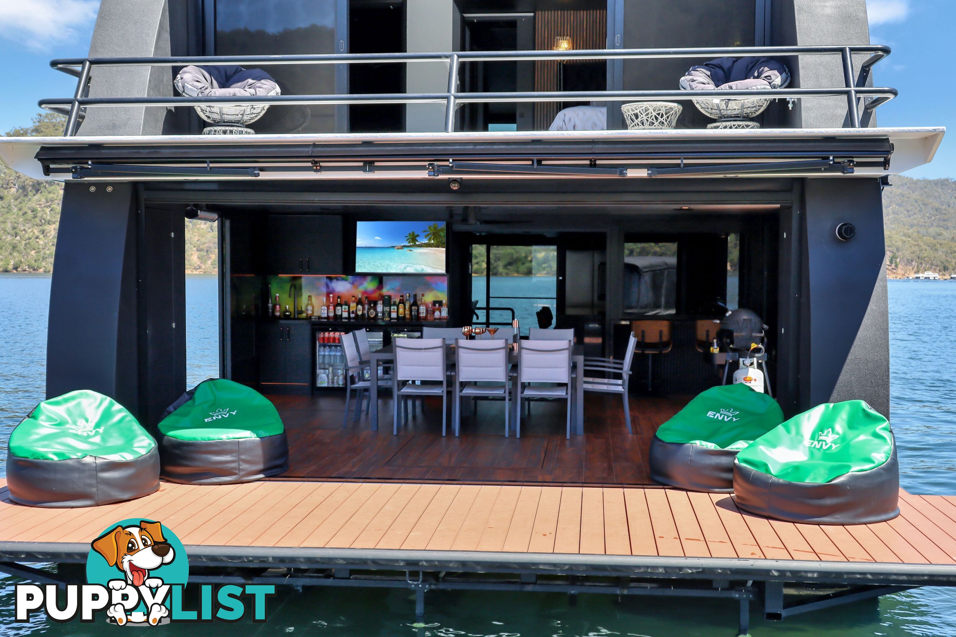 ENVY Houseboat Holiday Home on Lake Eildon