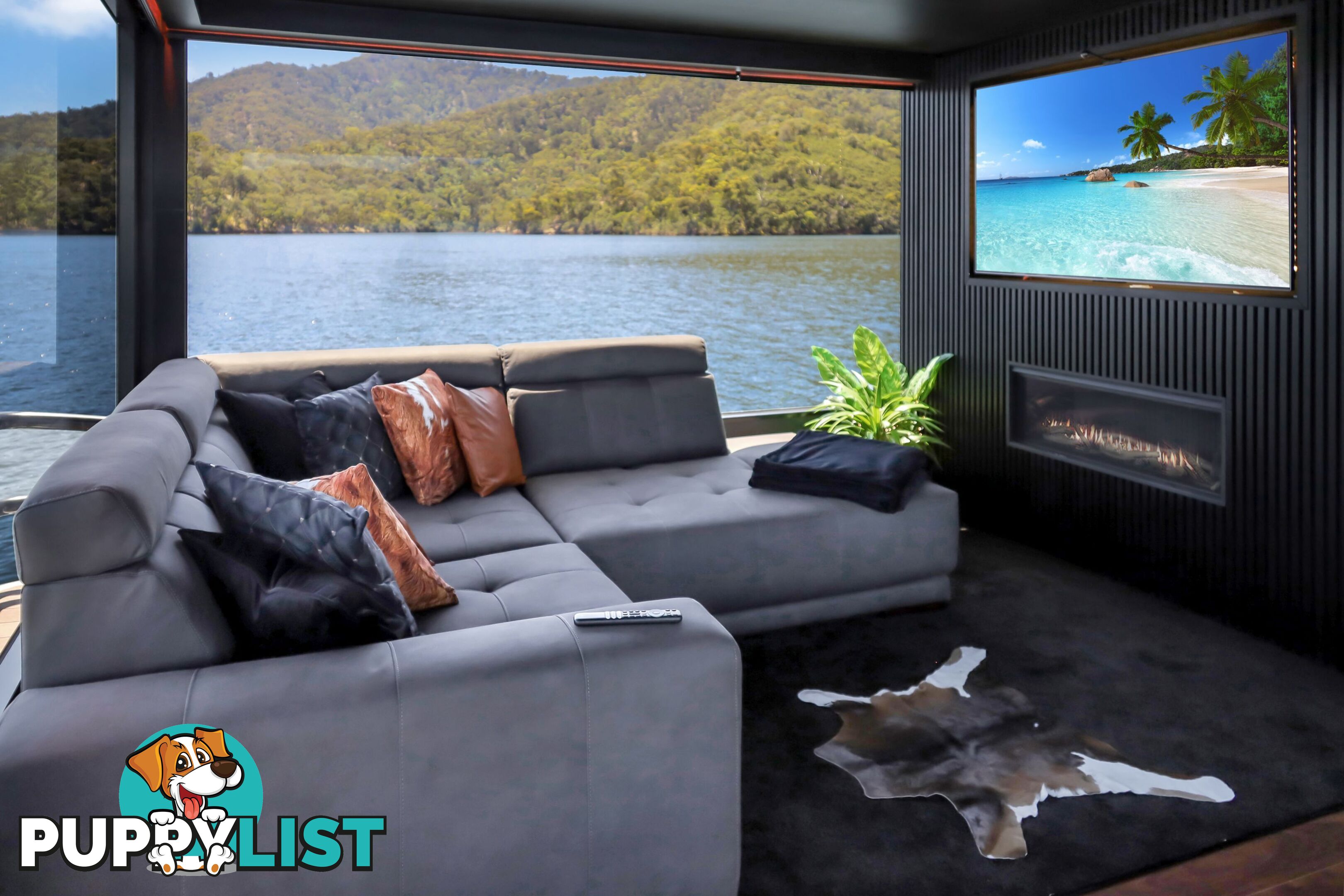 ENVY Houseboat Holiday Home on Lake Eildon