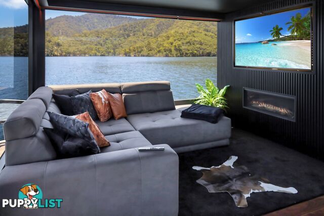 ENVY Houseboat Holiday Home on Lake Eildon