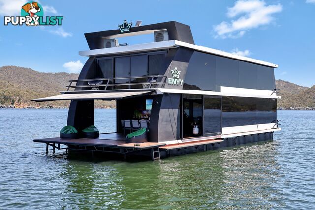 ENVY Houseboat Holiday Home on Lake Eildon