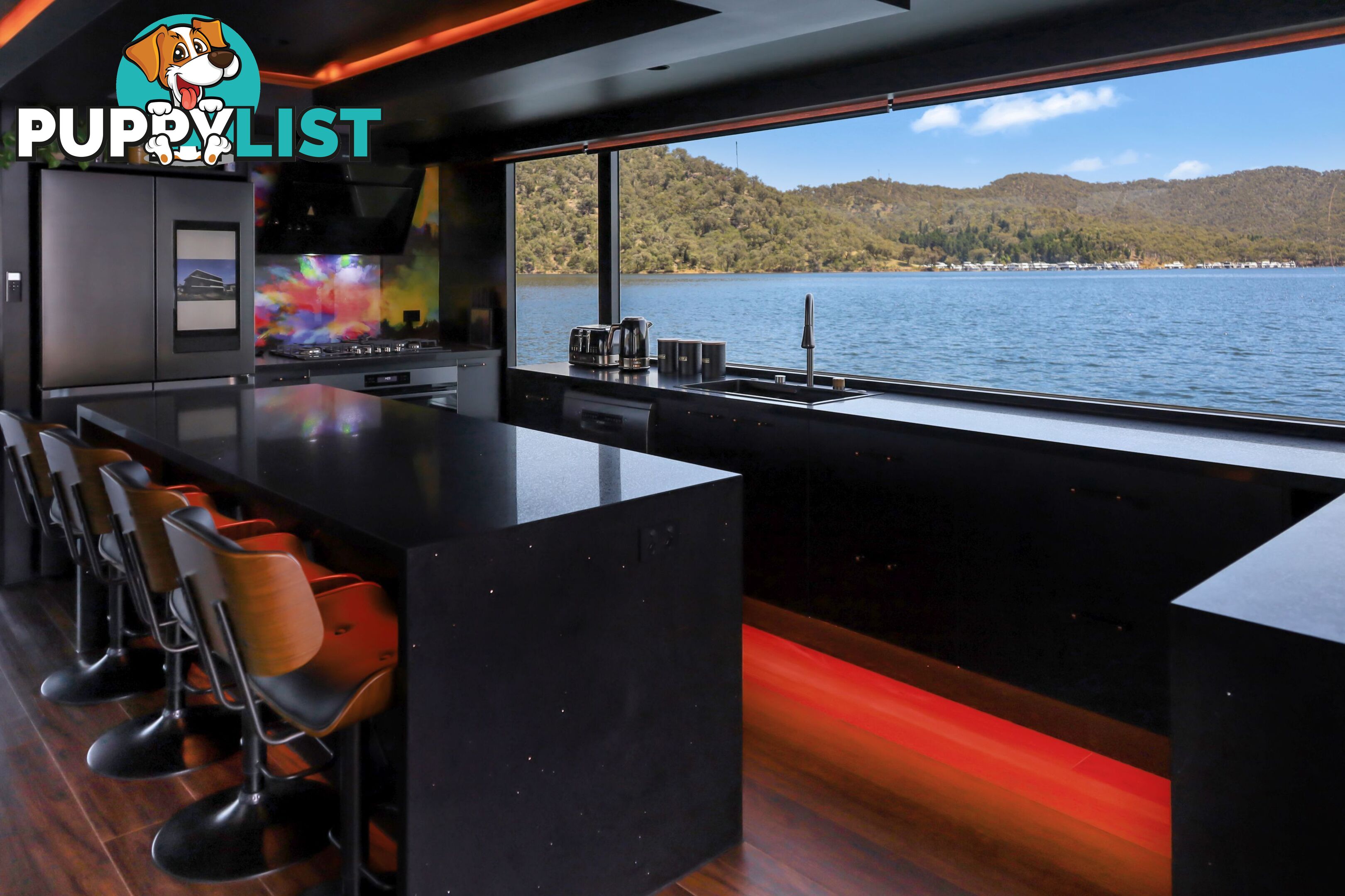 ENVY Houseboat Holiday Home on Lake Eildon