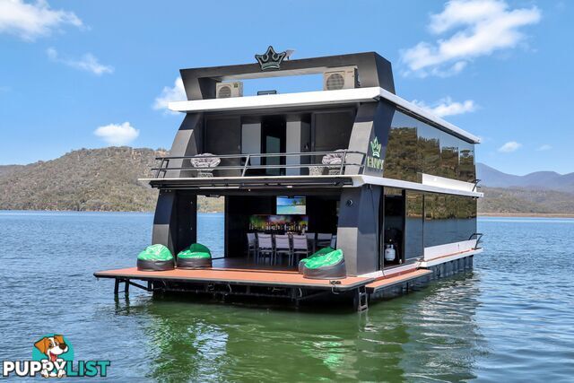 ENVY Houseboat Holiday Home on Lake Eildon