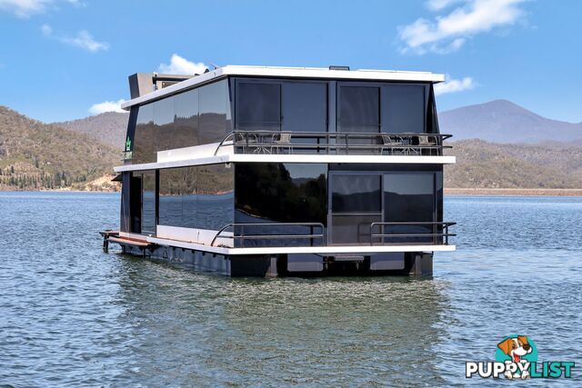 ENVY Houseboat Holiday Home on Lake Eildon