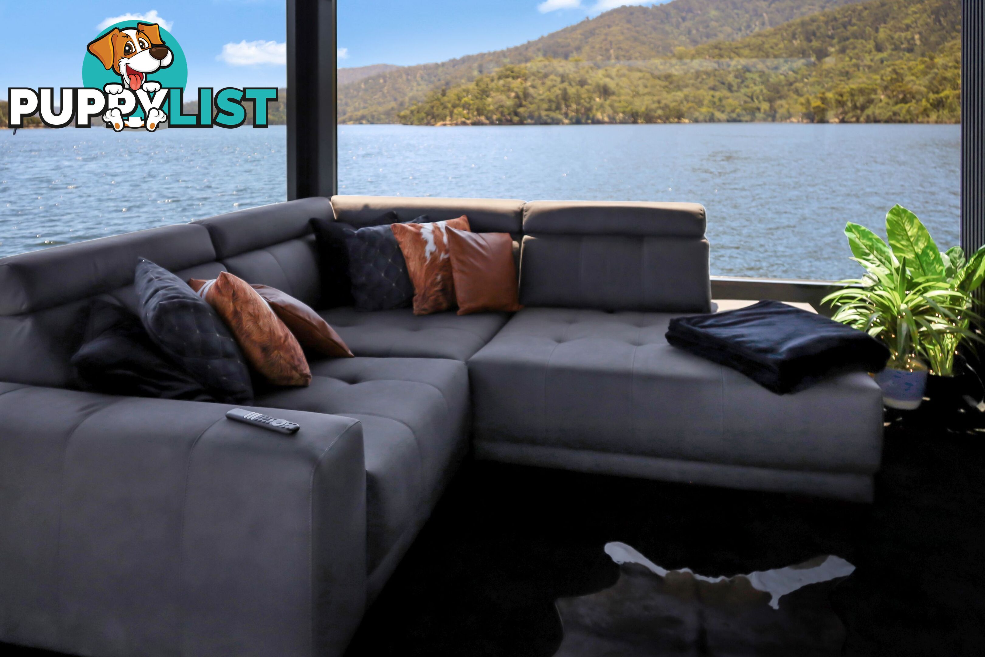 ENVY Houseboat Holiday Home on Lake Eildon