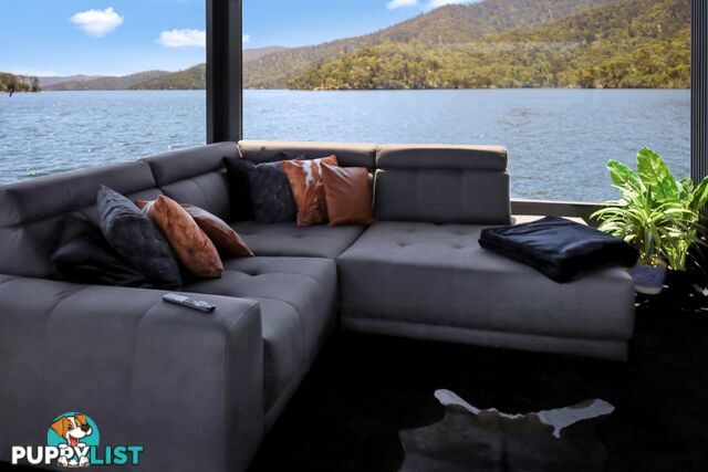 ENVY Houseboat Holiday Home on Lake Eildon