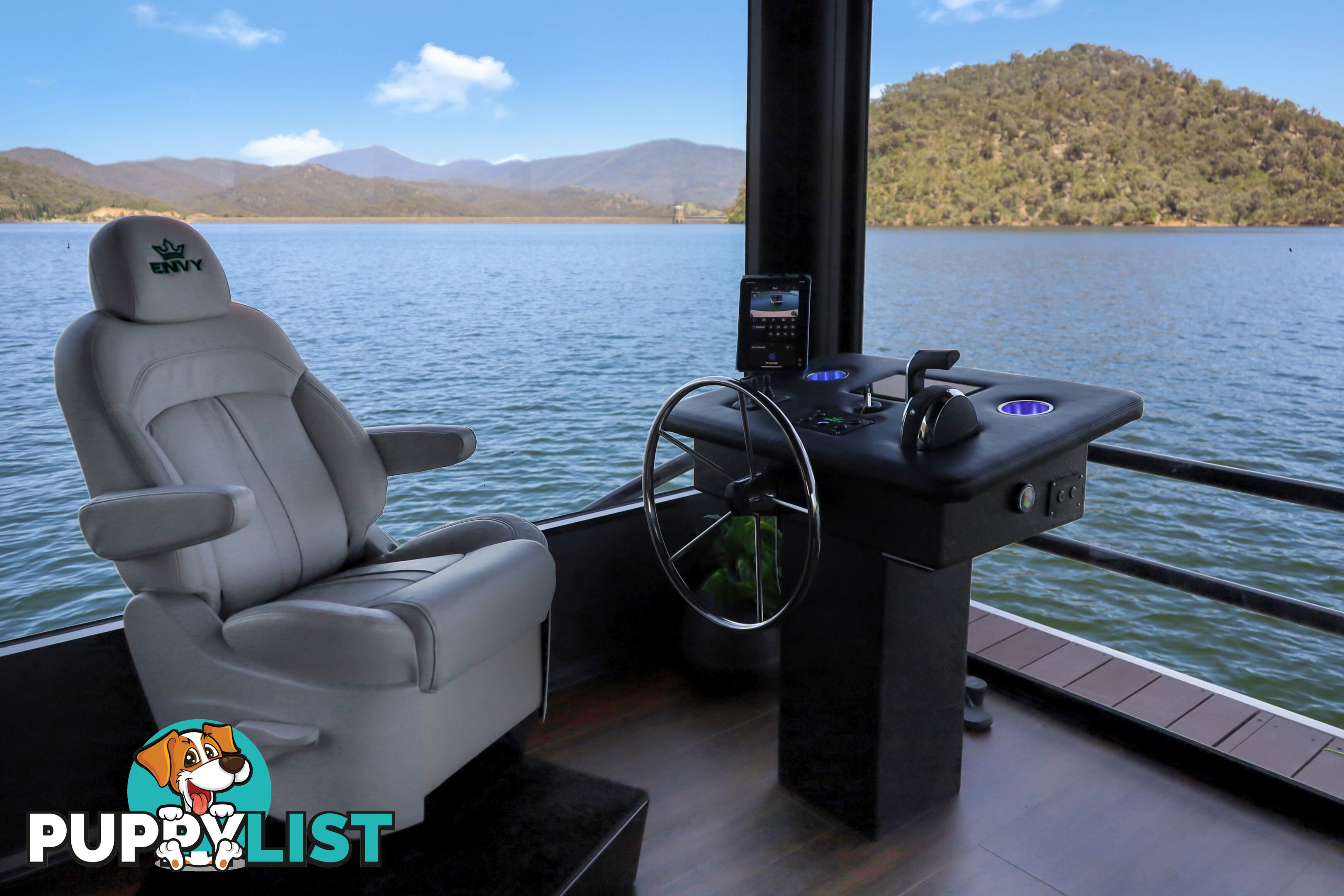 ENVY Houseboat Holiday Home on Lake Eildon