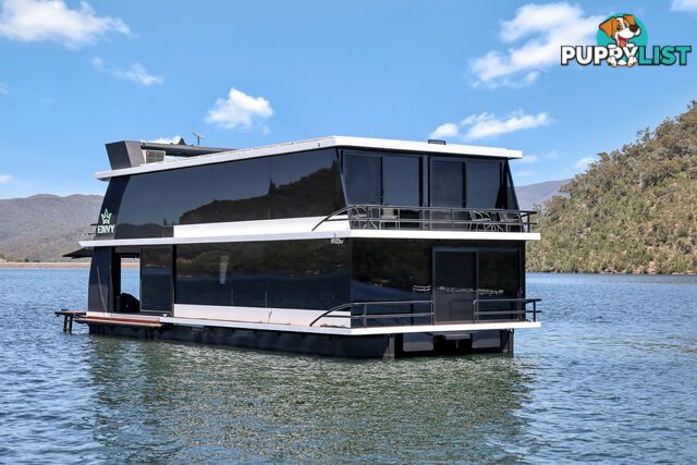 ENVY Houseboat Holiday Home on Lake Eildon