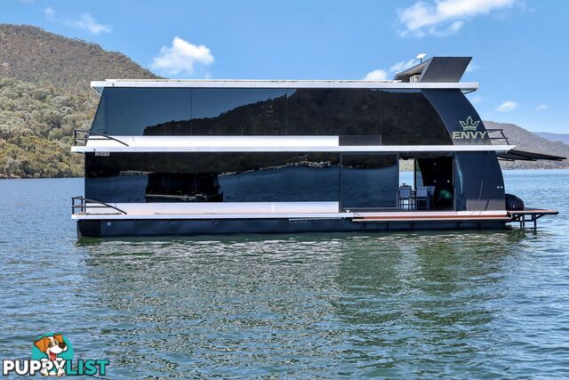 ENVY Houseboat Holiday Home on Lake Eildon