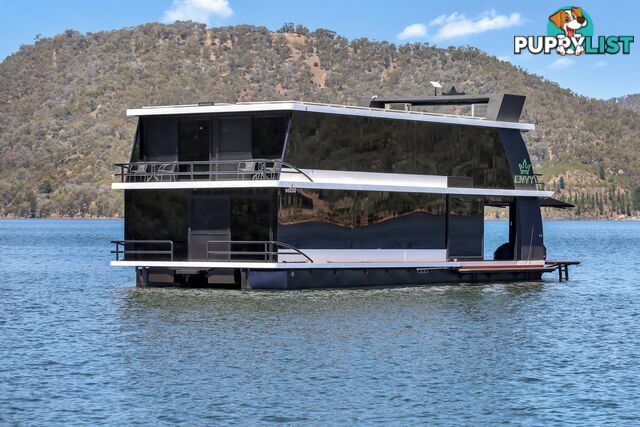 ENVY Houseboat Holiday Home on Lake Eildon