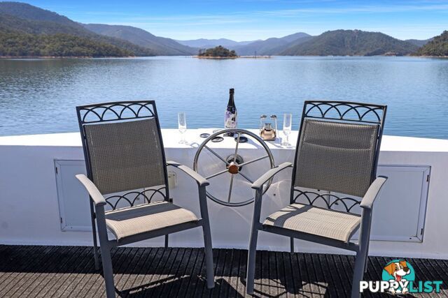 Xtreme Houseboat Holiday Home on Lake Eildon