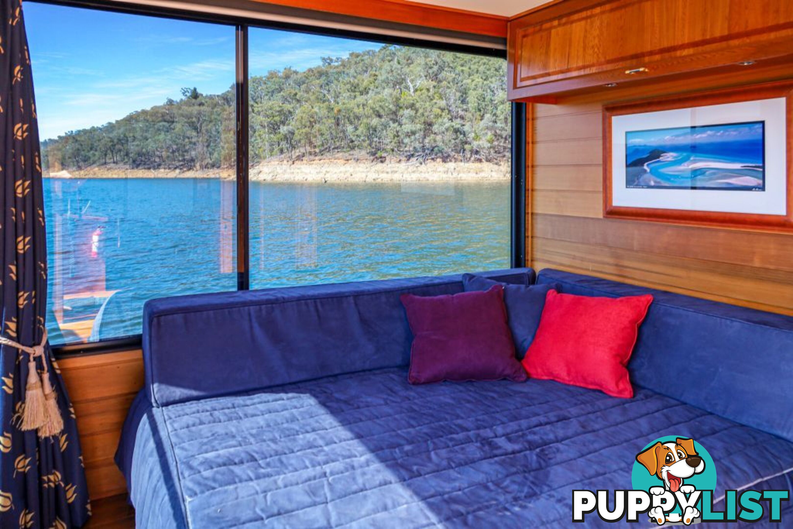 Xtreme Houseboat Holiday Home on Lake Eildon