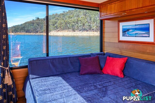 Xtreme Houseboat Holiday Home on Lake Eildon