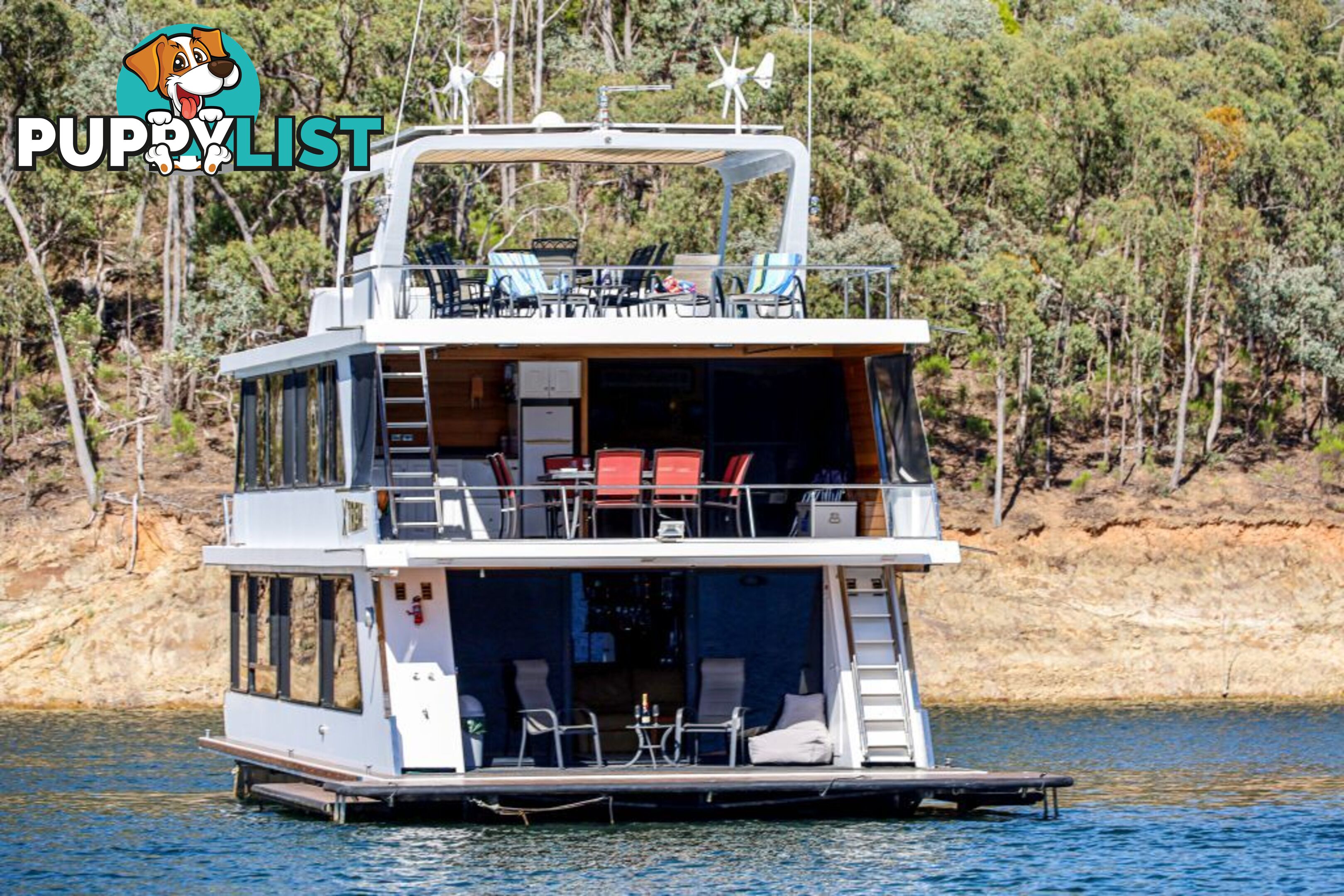 Xtreme Houseboat Holiday Home on Lake Eildon