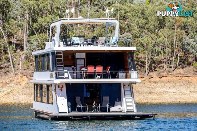 Xtreme Houseboat Holiday Home on Lake Eildon