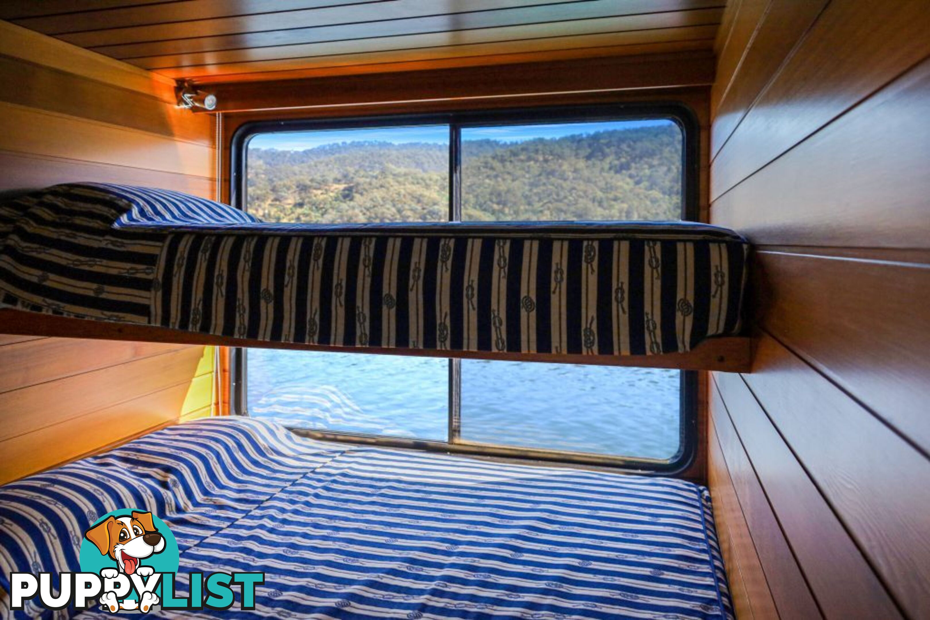 Xtreme Houseboat Holiday Home on Lake Eildon