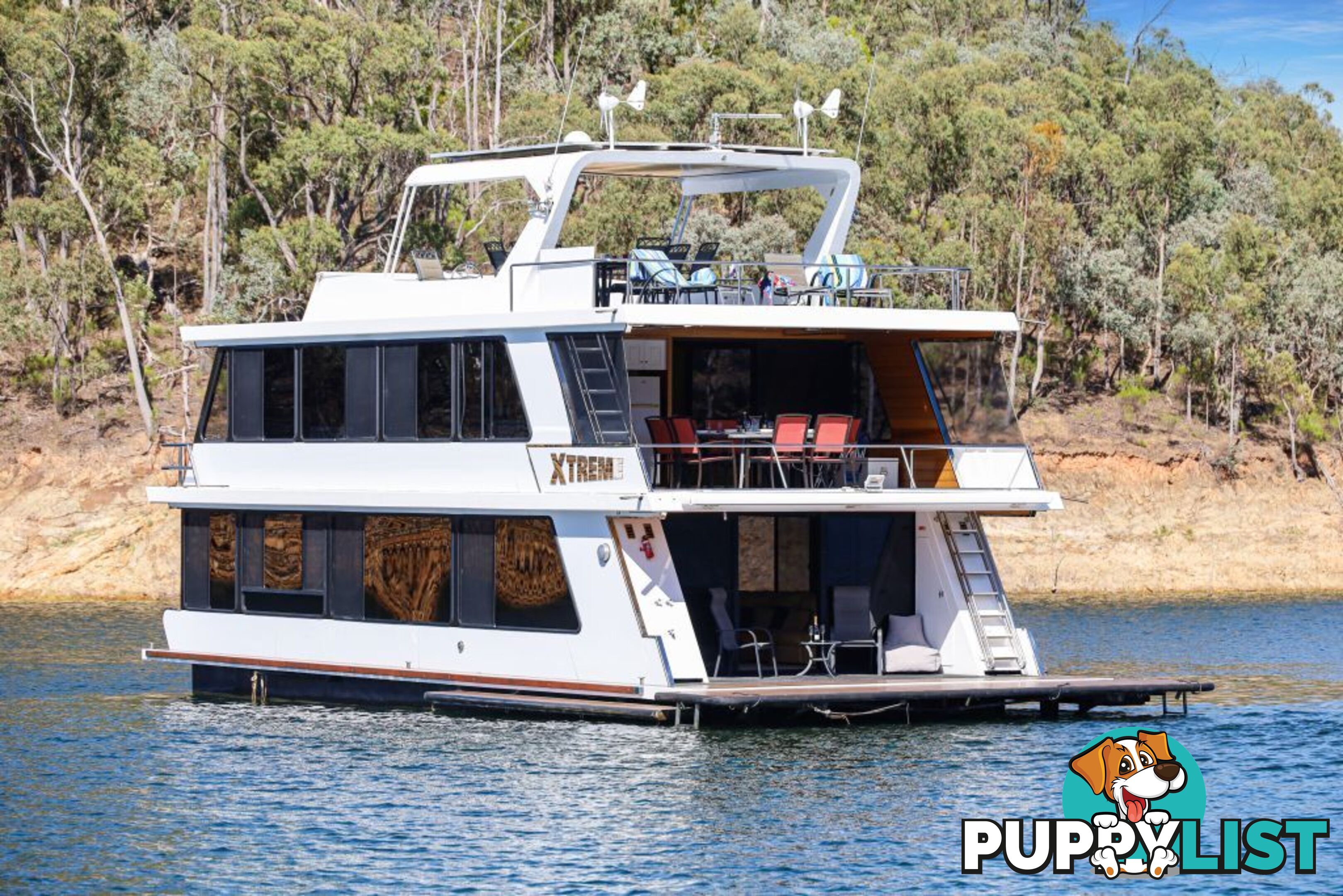 Xtreme Houseboat Holiday Home on Lake Eildon