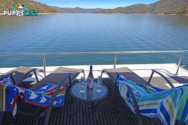 Xtreme Houseboat Holiday Home on Lake Eildon