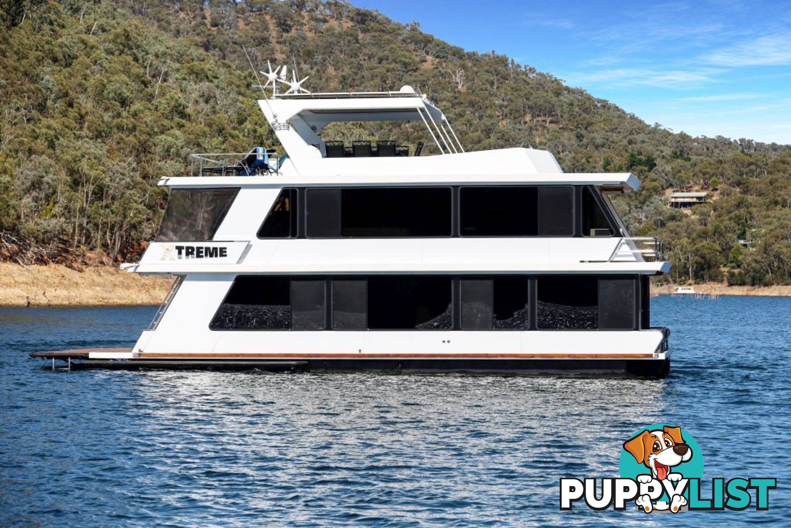 Xtreme Houseboat Holiday Home on Lake Eildon