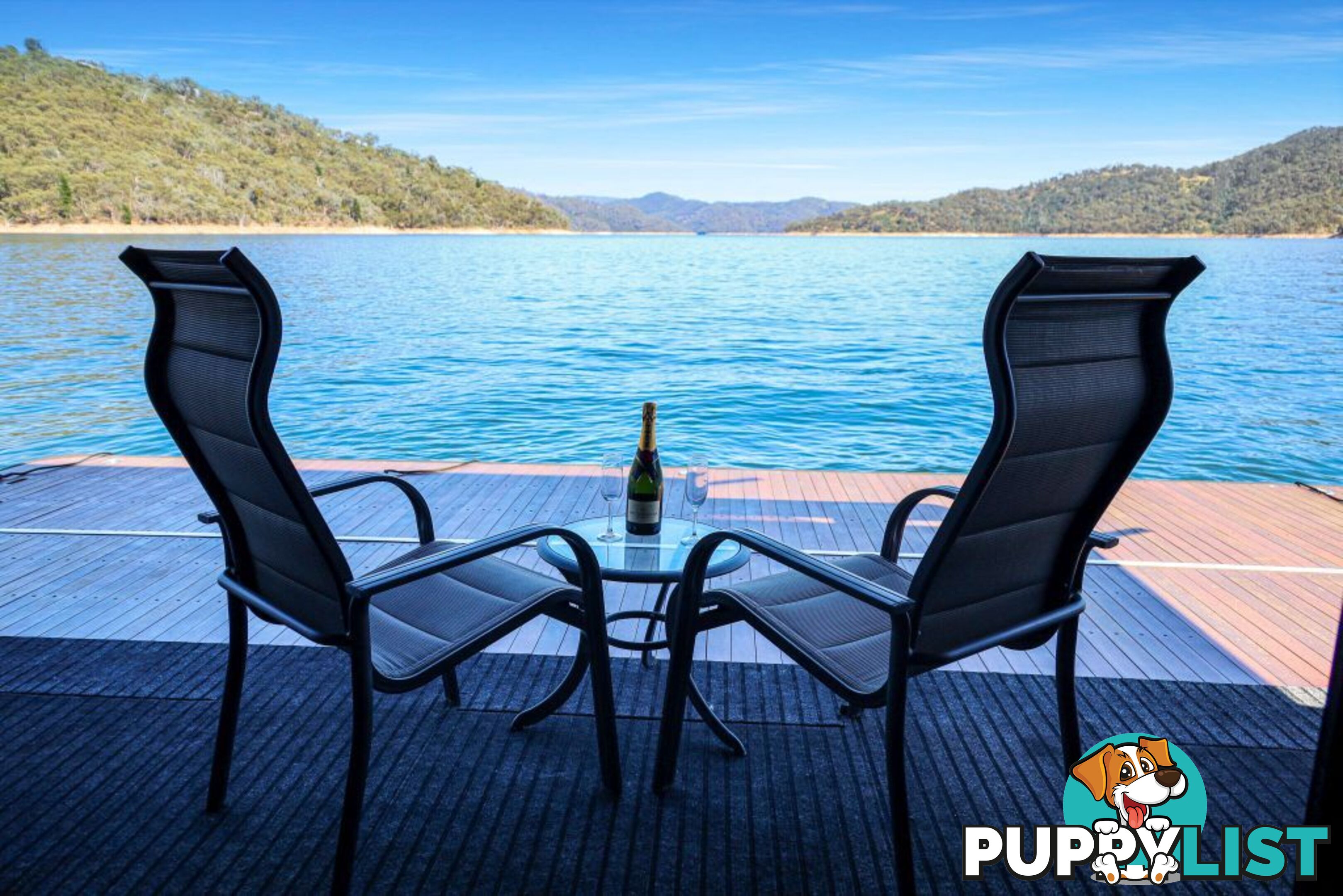 Xtreme Houseboat Holiday Home on Lake Eildon