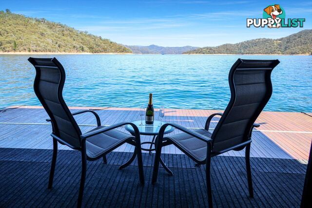 Xtreme Houseboat Holiday Home on Lake Eildon