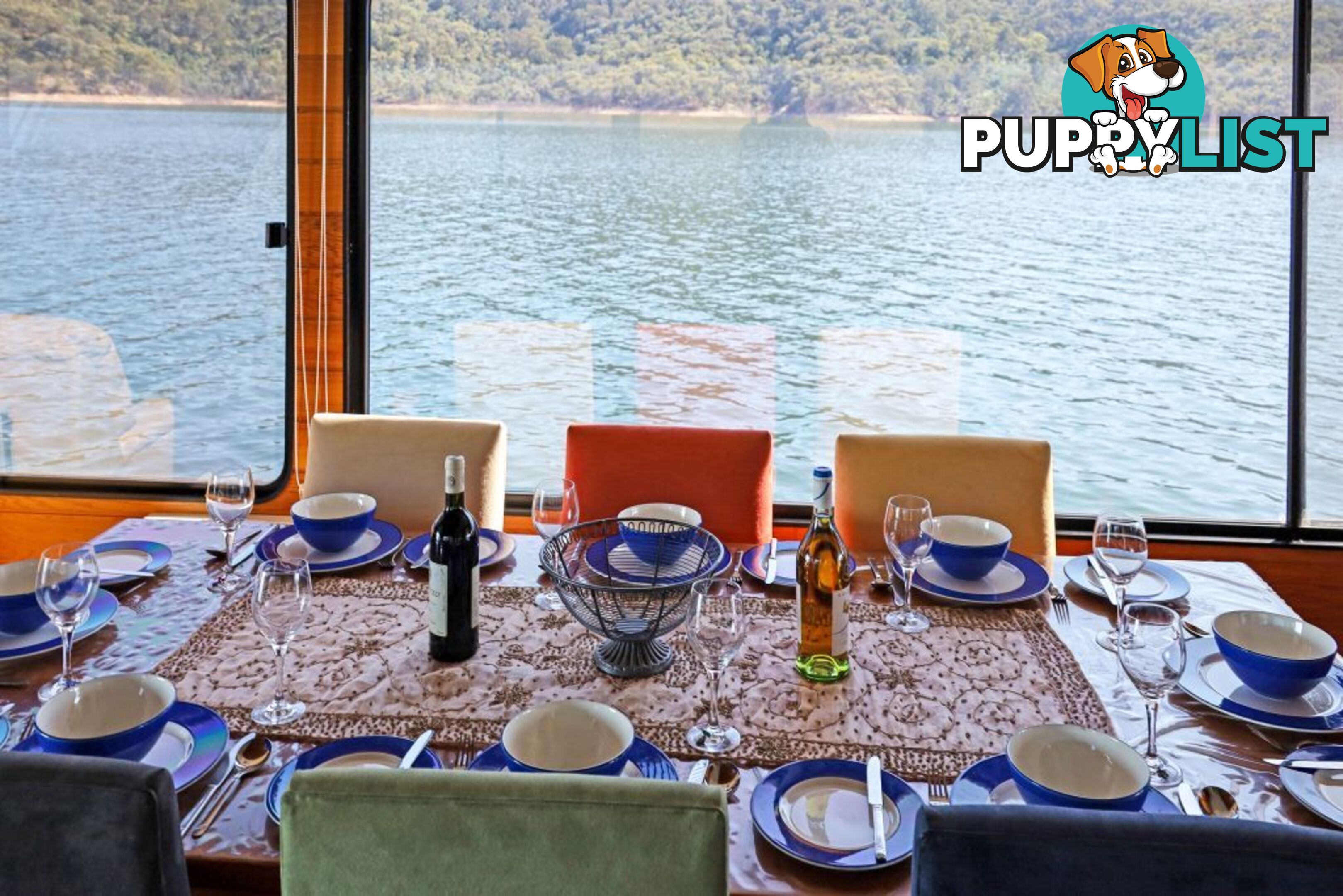 Xtreme Houseboat Holiday Home on Lake Eildon