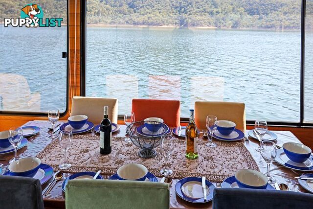 Xtreme Houseboat Holiday Home on Lake Eildon