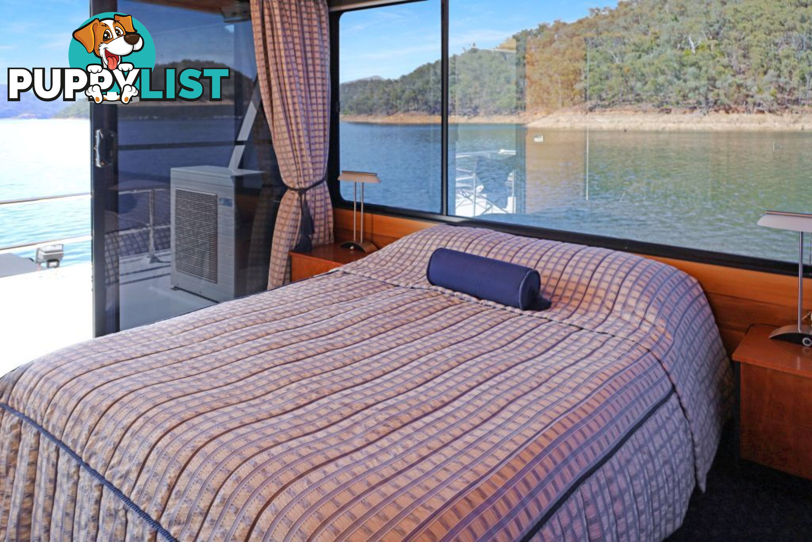 Xtreme Houseboat Holiday Home on Lake Eildon