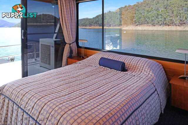 Xtreme Houseboat Holiday Home on Lake Eildon