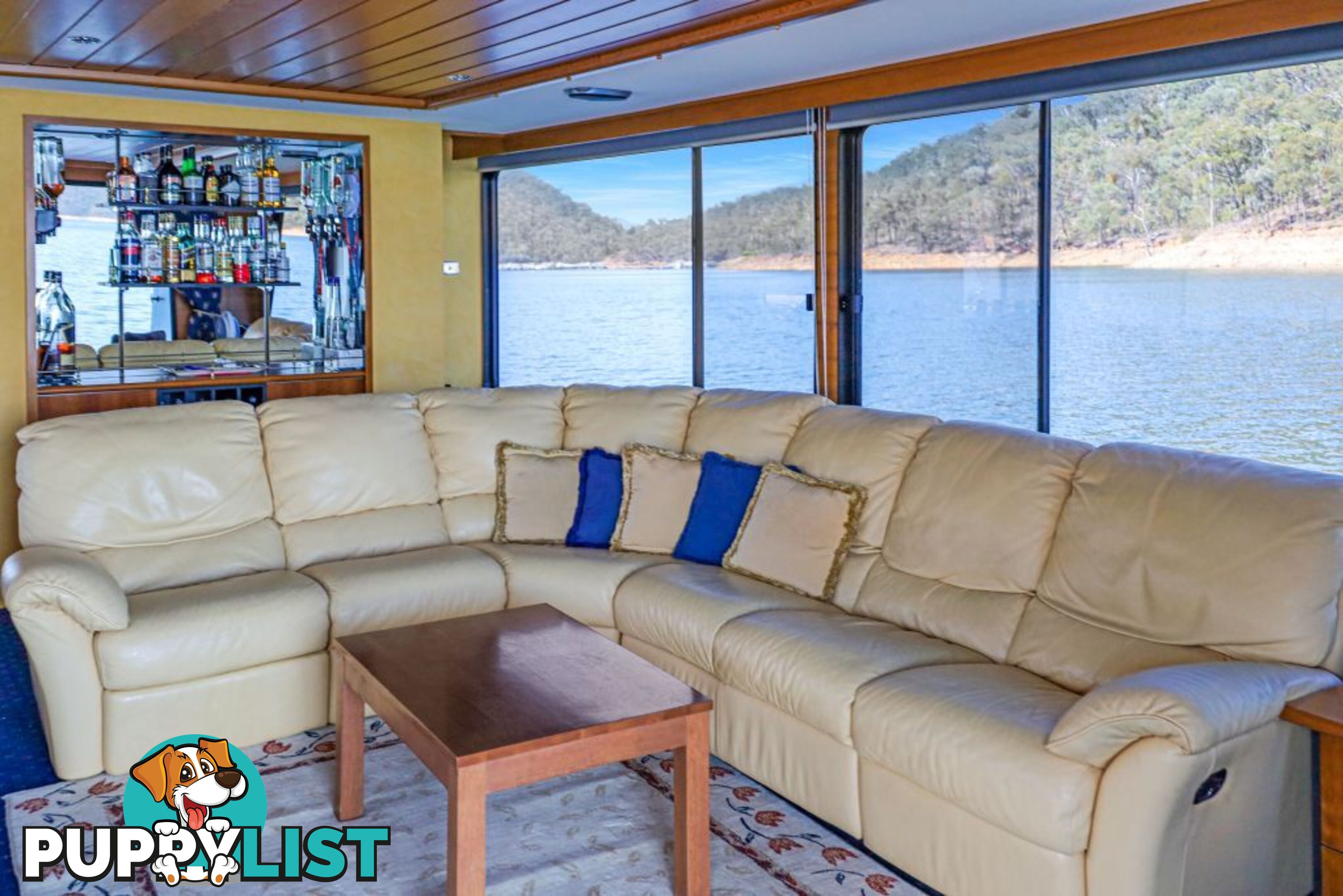 Xtreme Houseboat Holiday Home on Lake Eildon