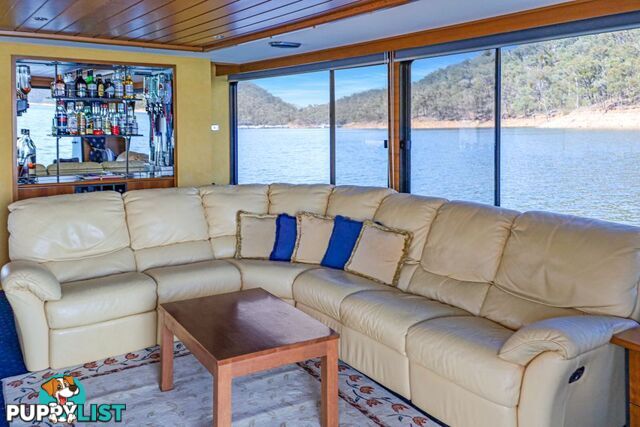 Xtreme Houseboat Holiday Home on Lake Eildon