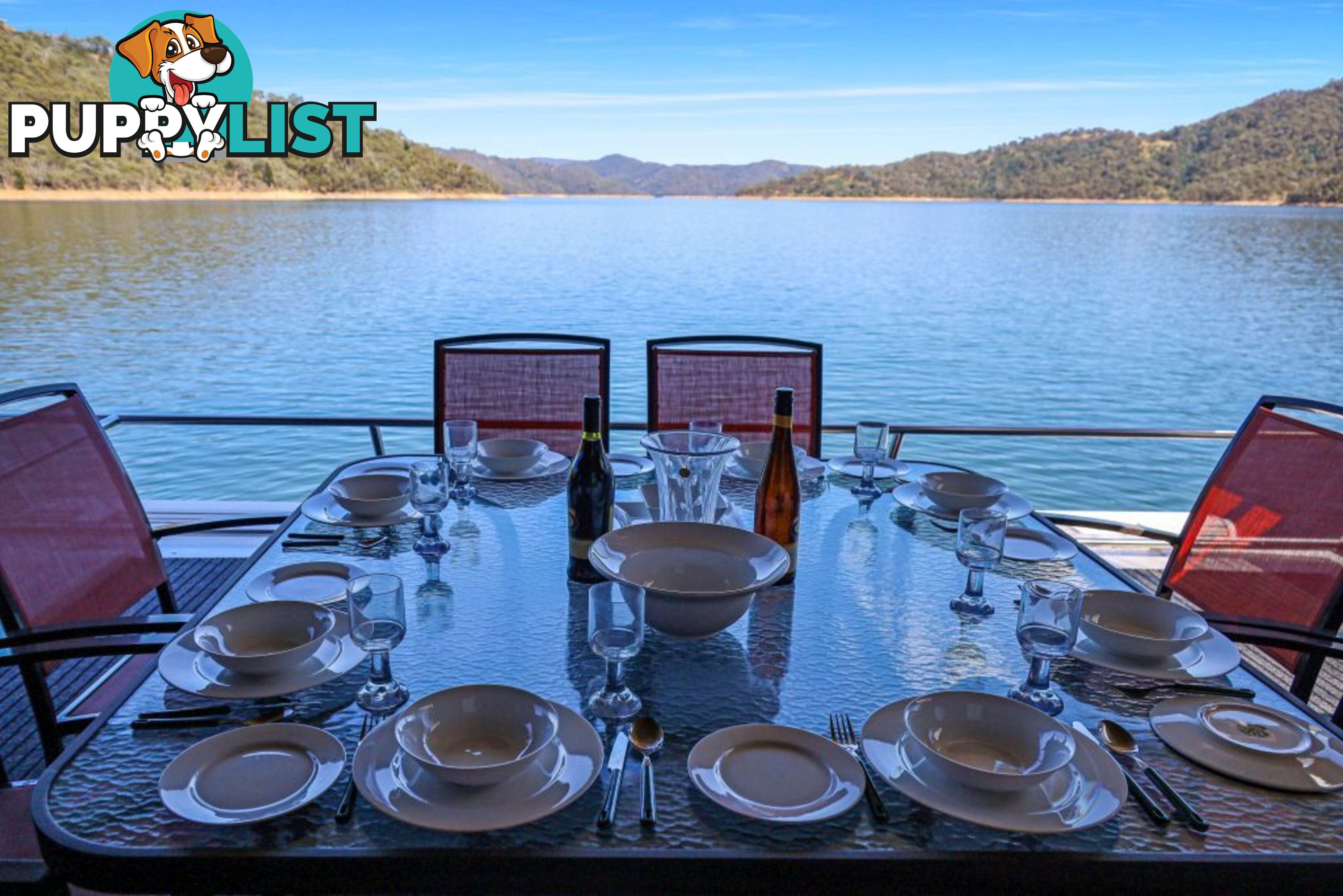 Xtreme Houseboat Holiday Home on Lake Eildon