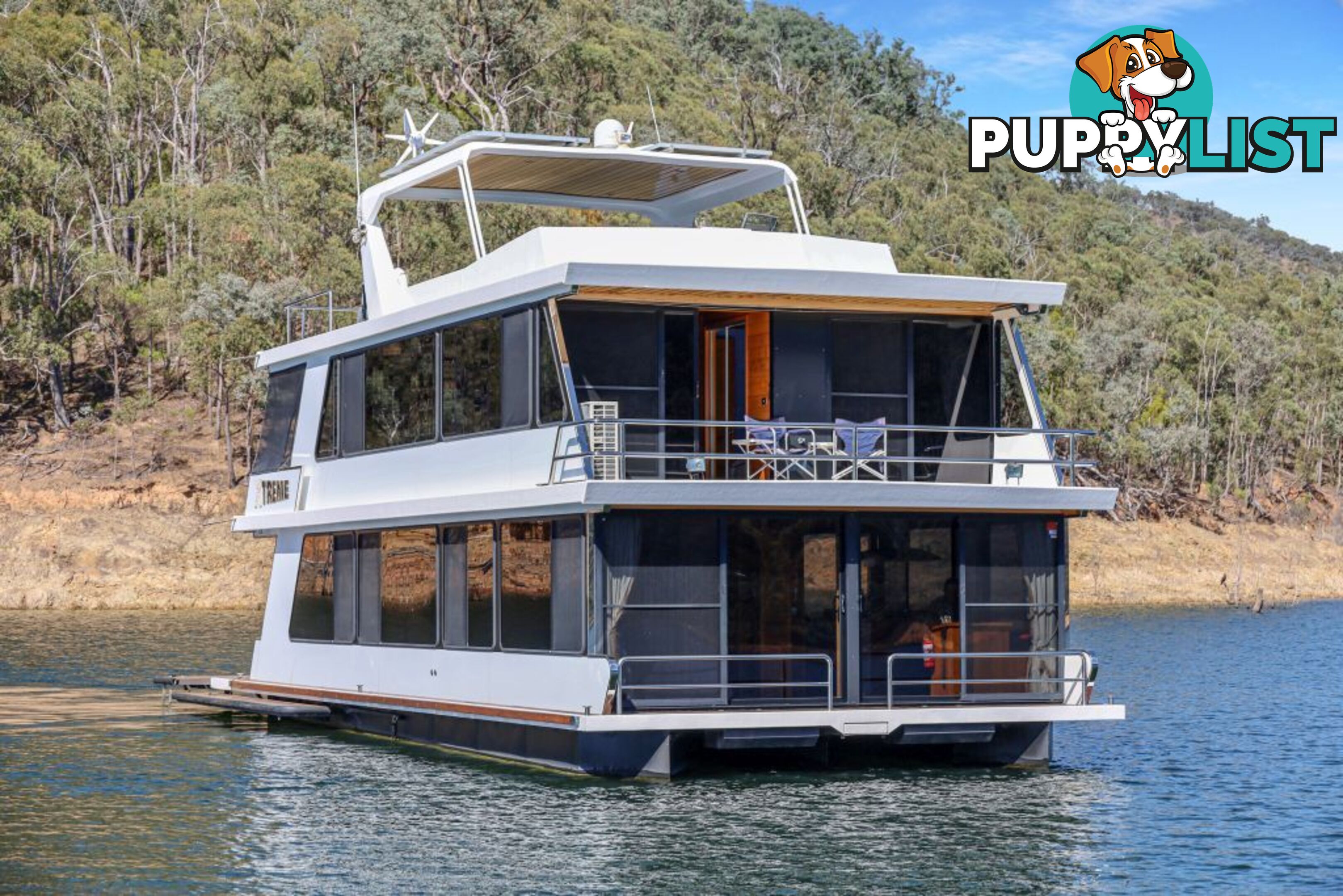 Xtreme Houseboat Holiday Home on Lake Eildon