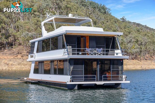 Xtreme Houseboat Holiday Home on Lake Eildon