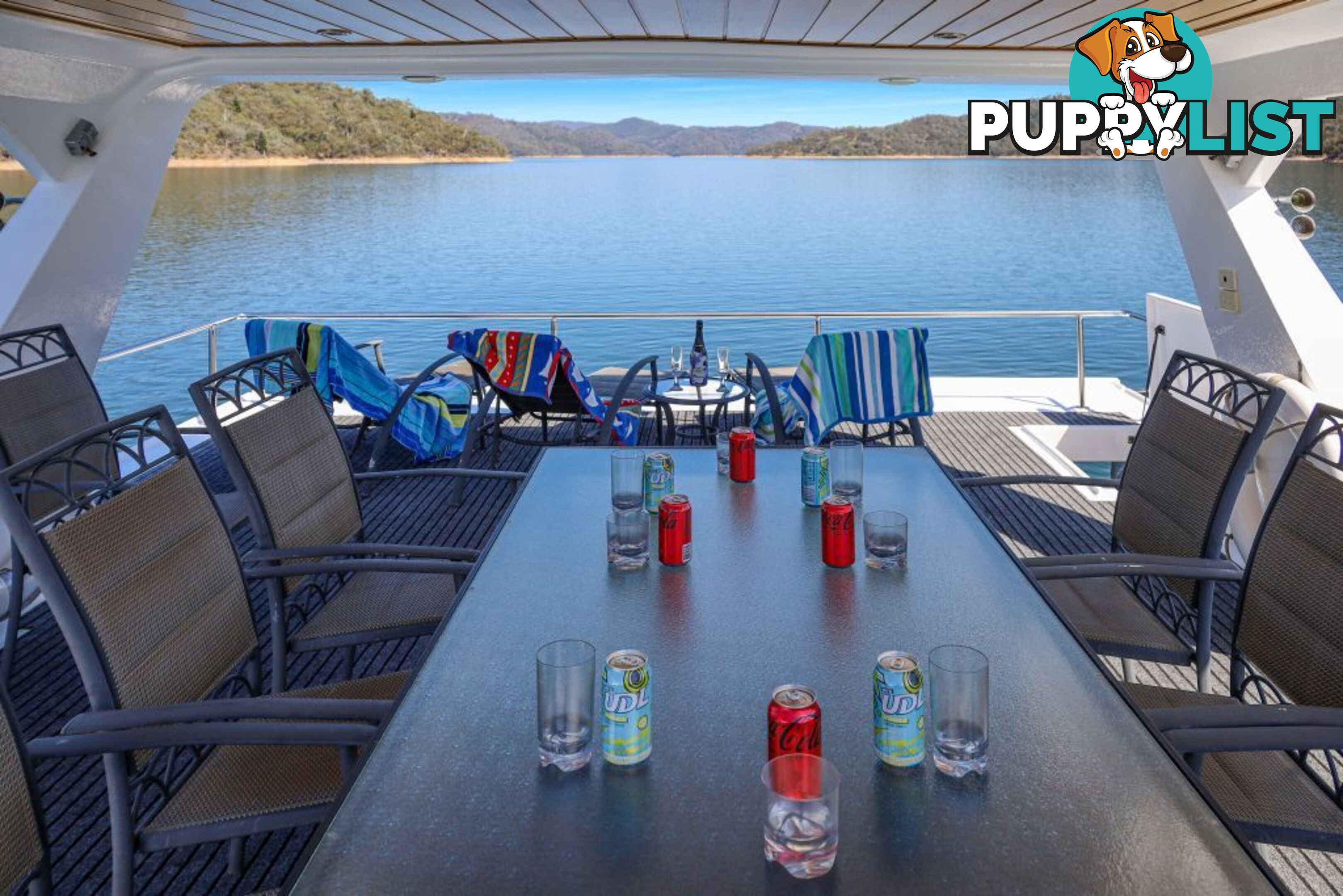 Xtreme Houseboat Holiday Home on Lake Eildon