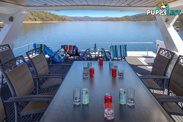 Xtreme Houseboat Holiday Home on Lake Eildon