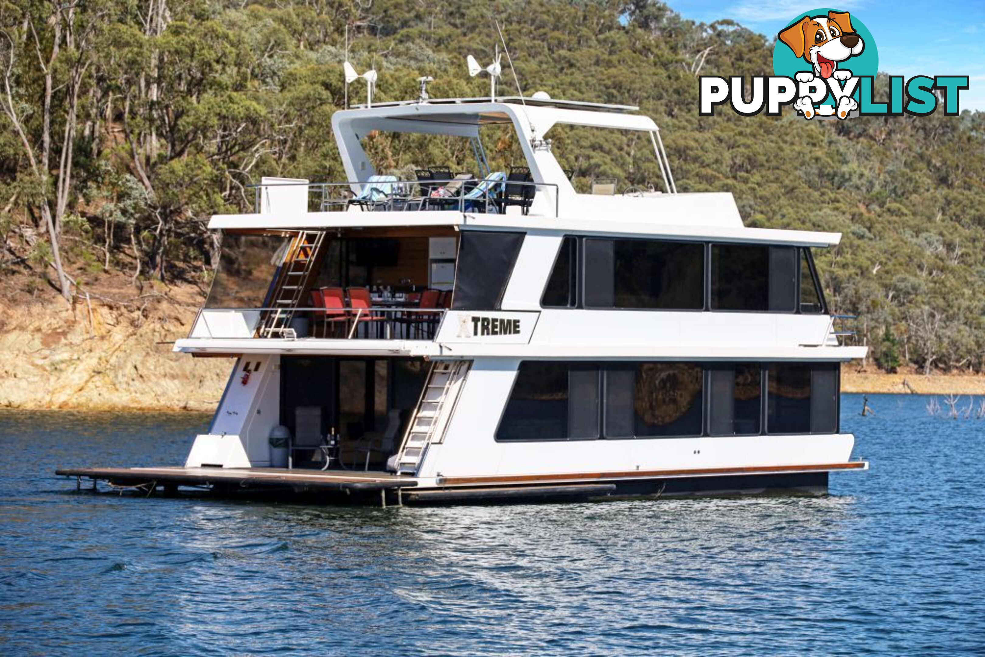 Xtreme Houseboat Holiday Home on Lake Eildon