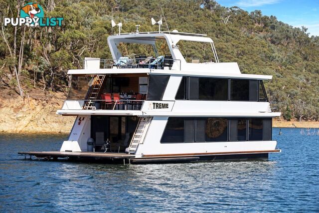 Xtreme Houseboat Holiday Home on Lake Eildon