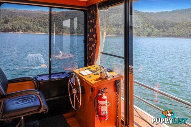 Xtreme Houseboat Holiday Home on Lake Eildon