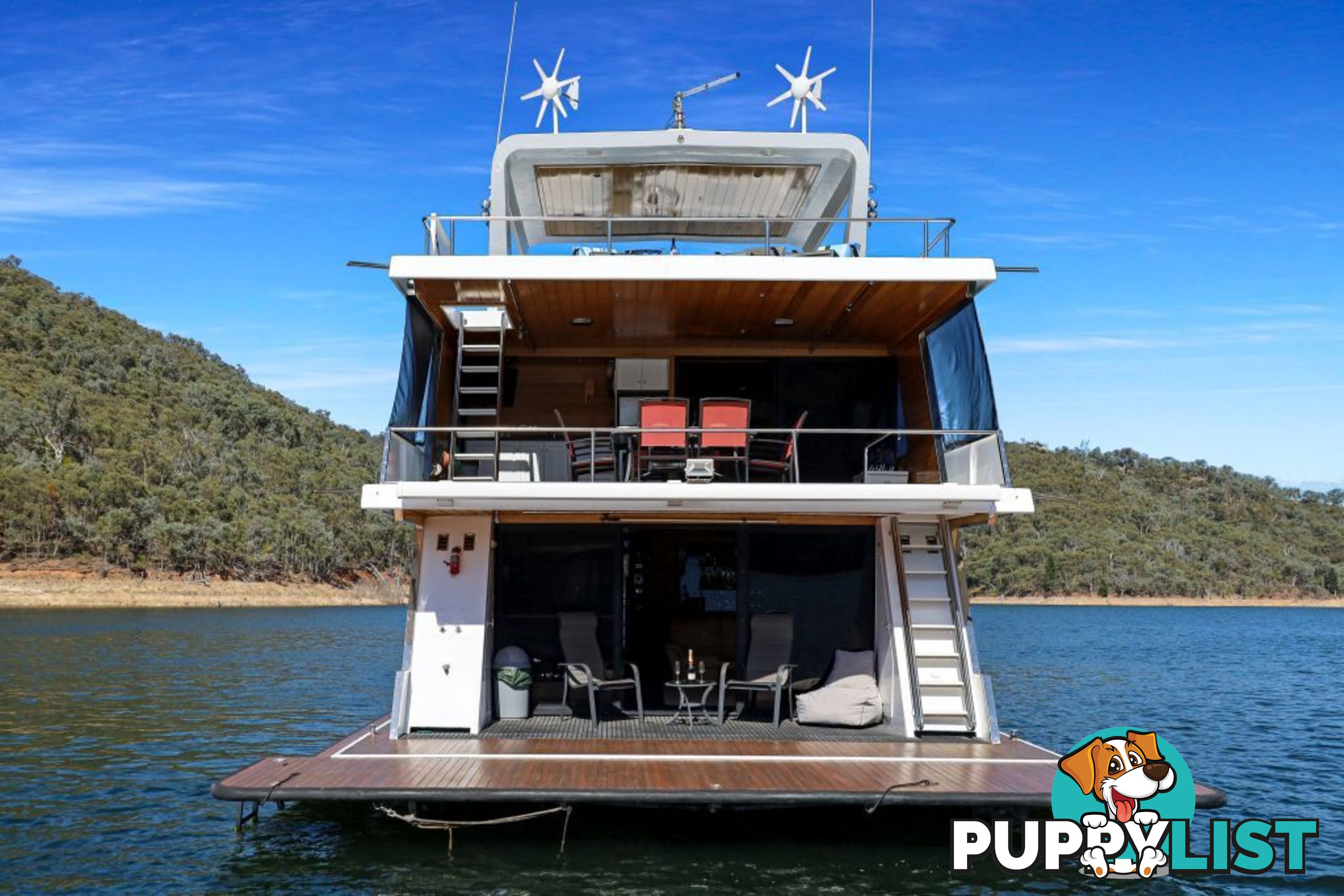 Xtreme Houseboat Holiday Home on Lake Eildon