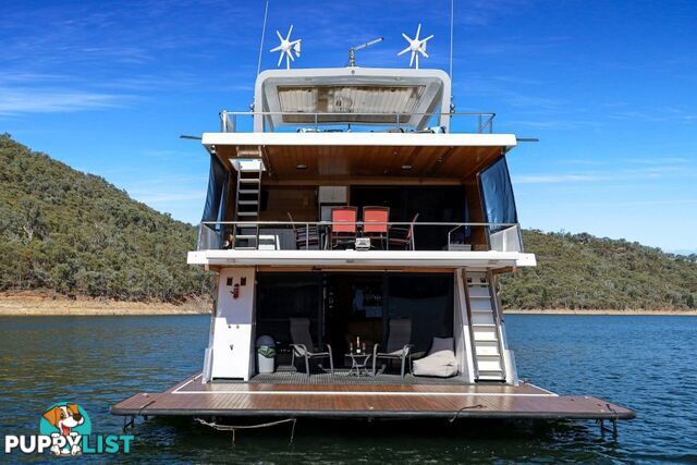 Xtreme Houseboat Holiday Home on Lake Eildon